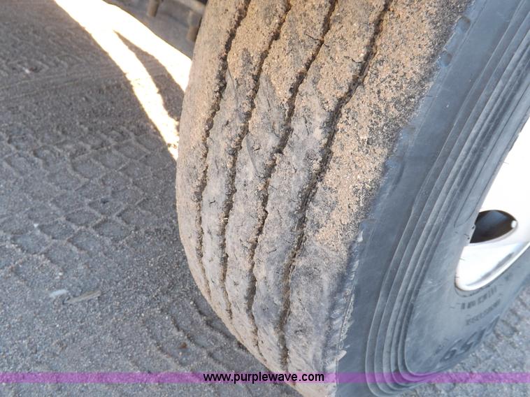 image for item F6491 1998 Ford F800 utility truck