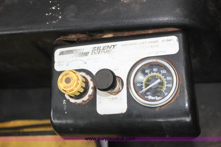 image for item F8639 2000 Freightliner semi truck