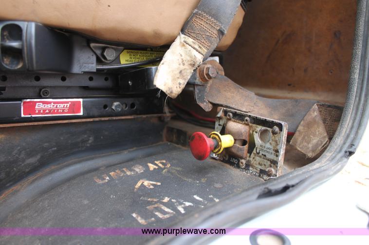 image for item F8639 2000 Freightliner semi truck