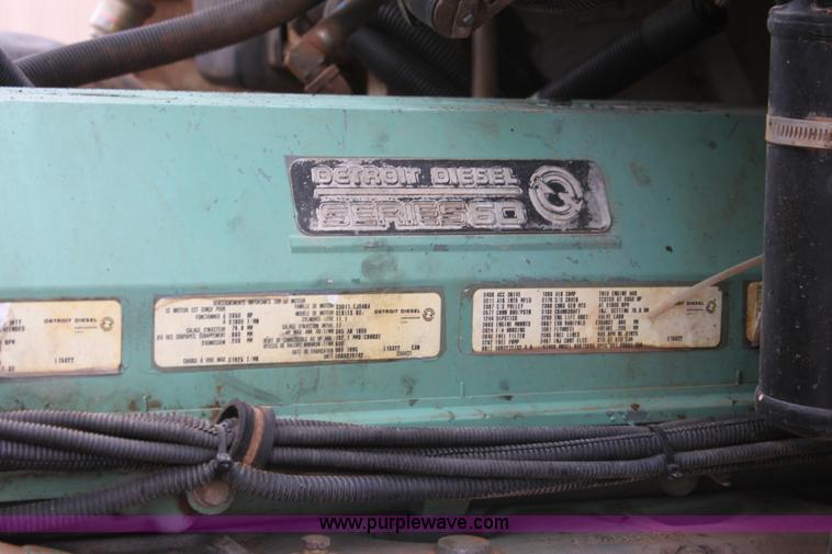 image for item F8639 2000 Freightliner semi truck