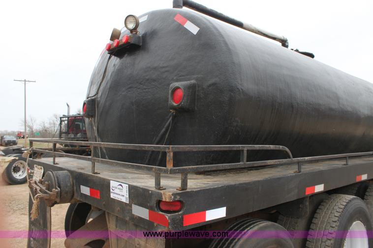 image for item F8639 2000 Freightliner semi truck