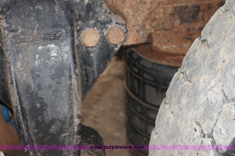 image for item F8639 2000 Freightliner semi truck