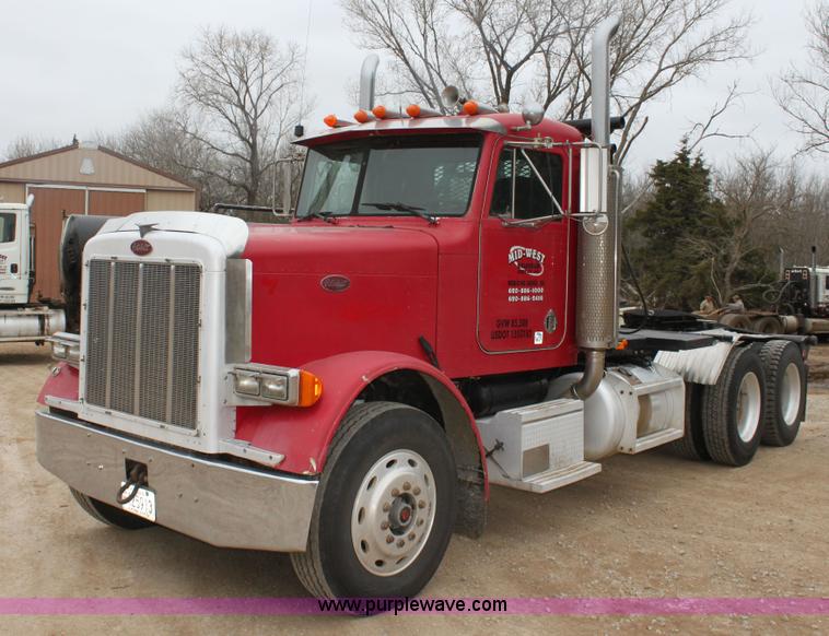 image for item F8640 1990 Peterbilt 379 semi truck