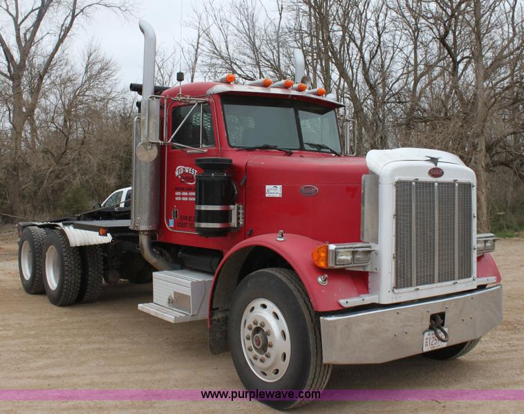 image for item F8640 1990 Peterbilt 379 semi truck
