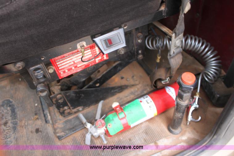 image for item F8640 1990 Peterbilt 379 semi truck