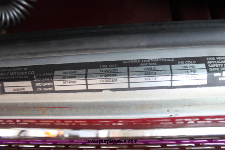 image for item F8640 1990 Peterbilt 379 semi truck