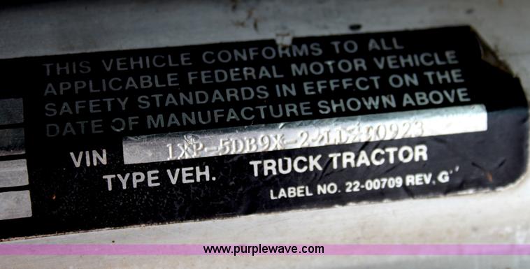 image for item F8640 1990 Peterbilt 379 semi truck