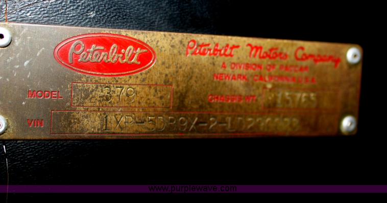 image for item F8640 1990 Peterbilt 379 semi truck