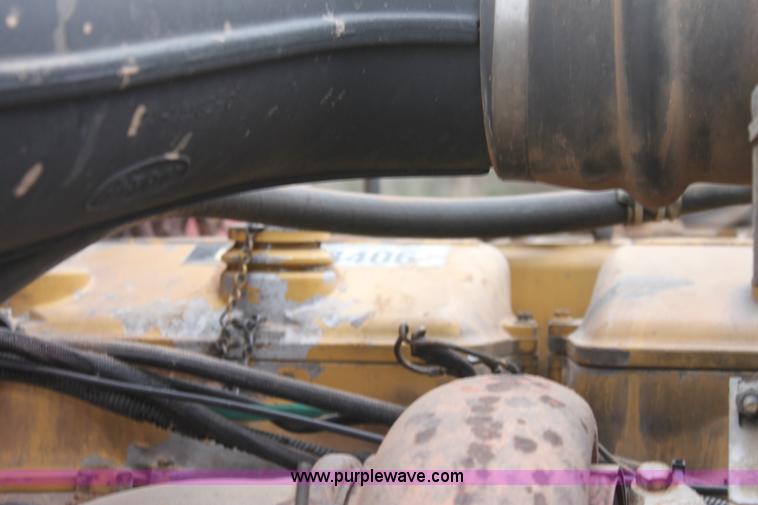 image for item F8640 1990 Peterbilt 379 semi truck