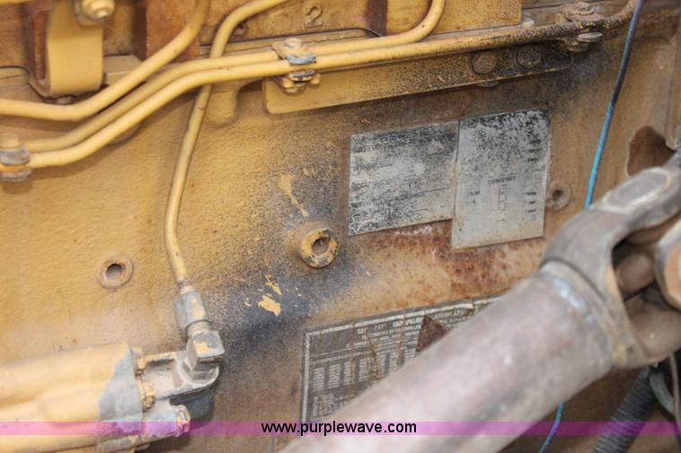 image for item F8640 1990 Peterbilt 379 semi truck