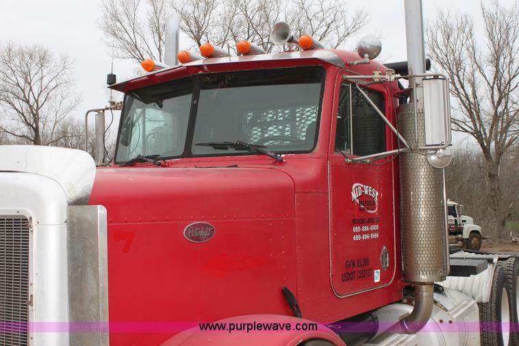 image for item F8640 1990 Peterbilt 379 semi truck