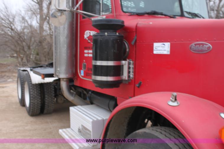 image for item F8640 1990 Peterbilt 379 semi truck