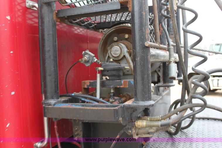 image for item F8640 1990 Peterbilt 379 semi truck