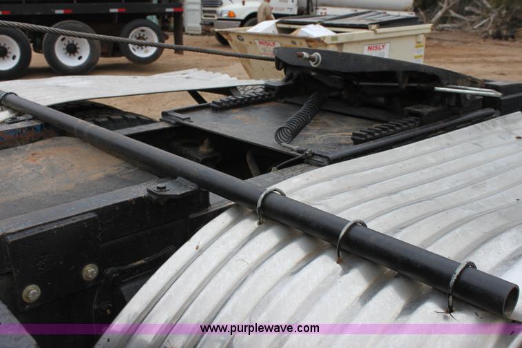 image for item F8640 1990 Peterbilt 379 semi truck