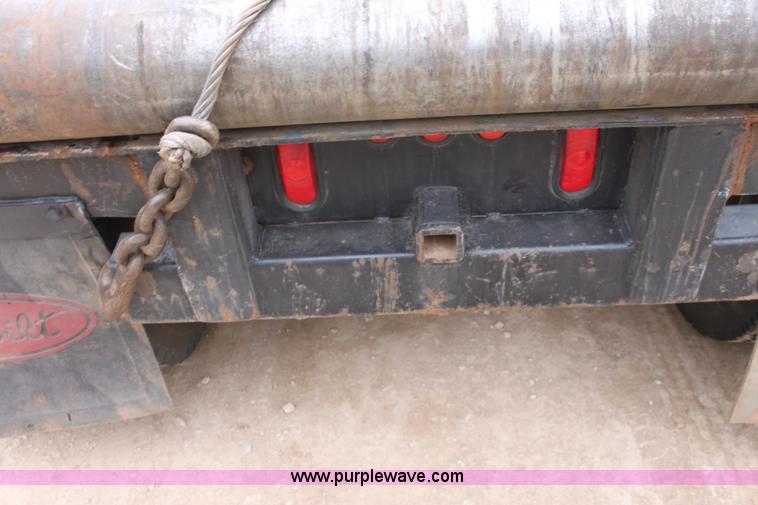 image for item F8640 1990 Peterbilt 379 semi truck