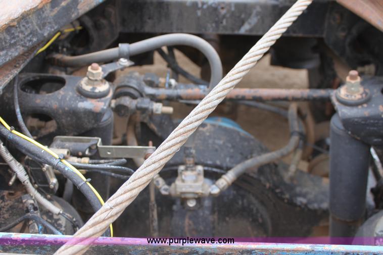 image for item F8640 1990 Peterbilt 379 semi truck