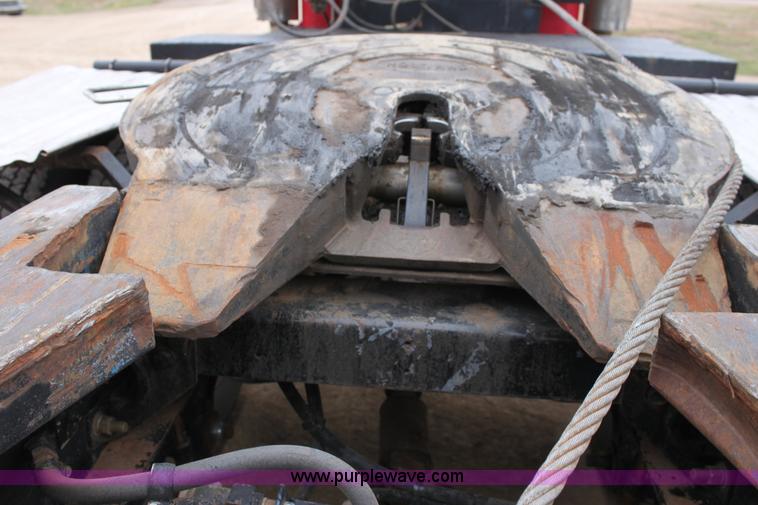 image for item F8640 1990 Peterbilt 379 semi truck