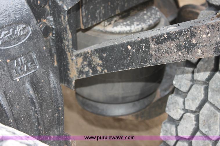 image for item F8640 1990 Peterbilt 379 semi truck