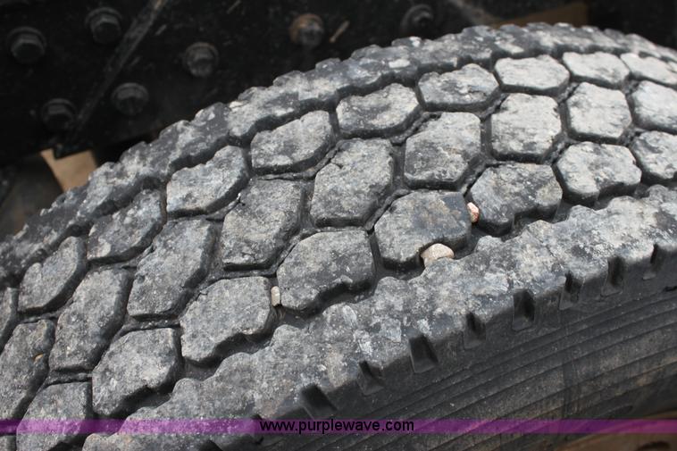 image for item F8640 1990 Peterbilt 379 semi truck