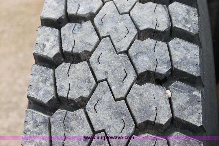 image for item F8640 1990 Peterbilt 379 semi truck