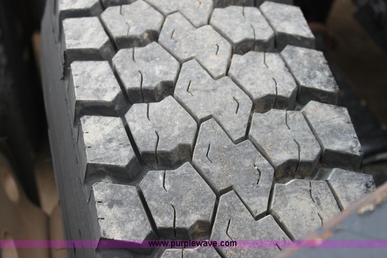 image for item F8640 1990 Peterbilt 379 semi truck