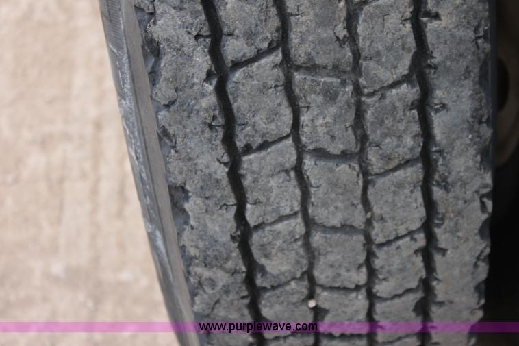 image for item F8640 1990 Peterbilt 379 semi truck