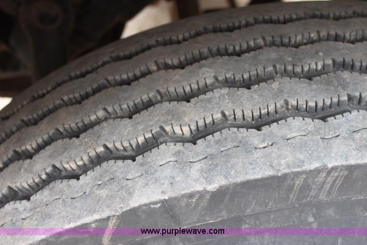 image for item F8640 1990 Peterbilt 379 semi truck