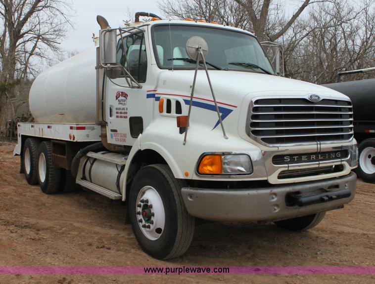 image for item F8641 2000 Sterling A9500 vacuum truck