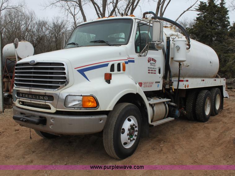image for item F8641 2000 Sterling A9500 vacuum truck