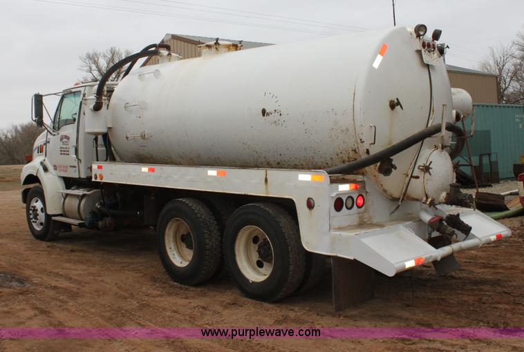 image for item F8641 2000 Sterling A9500 vacuum truck