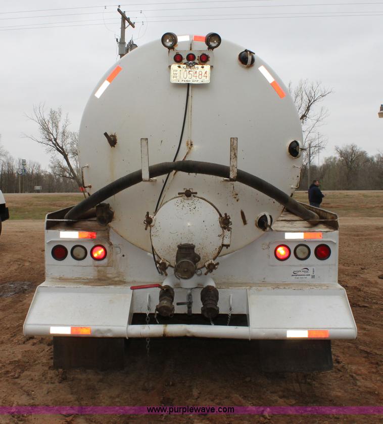 image for item F8641 2000 Sterling A9500 vacuum truck