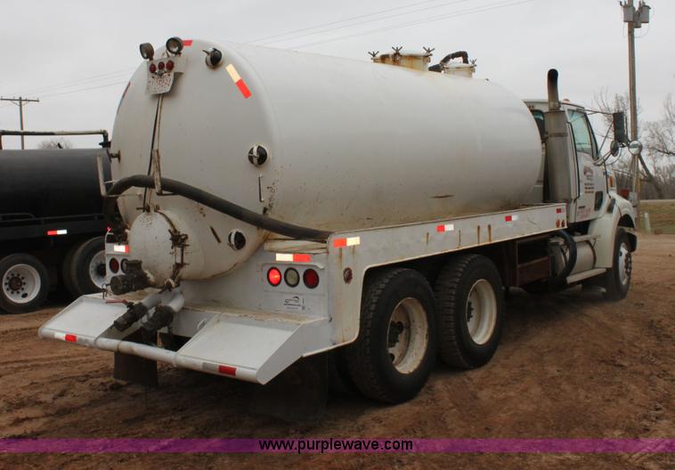 image for item F8641 2000 Sterling A9500 vacuum truck