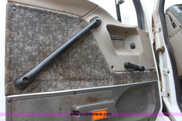 image for item F8641 2000 Sterling A9500 vacuum truck