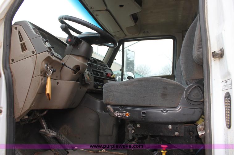 image for item F8641 2000 Sterling A9500 vacuum truck