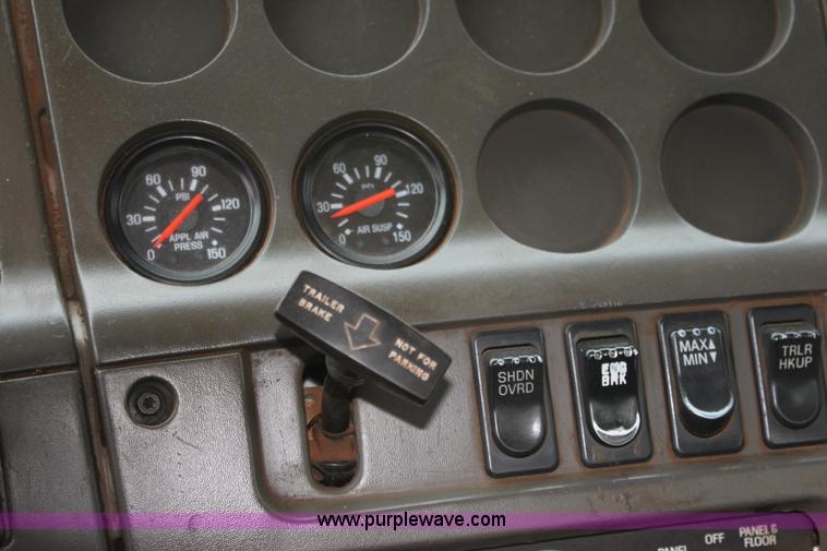 image for item F8641 2000 Sterling A9500 vacuum truck