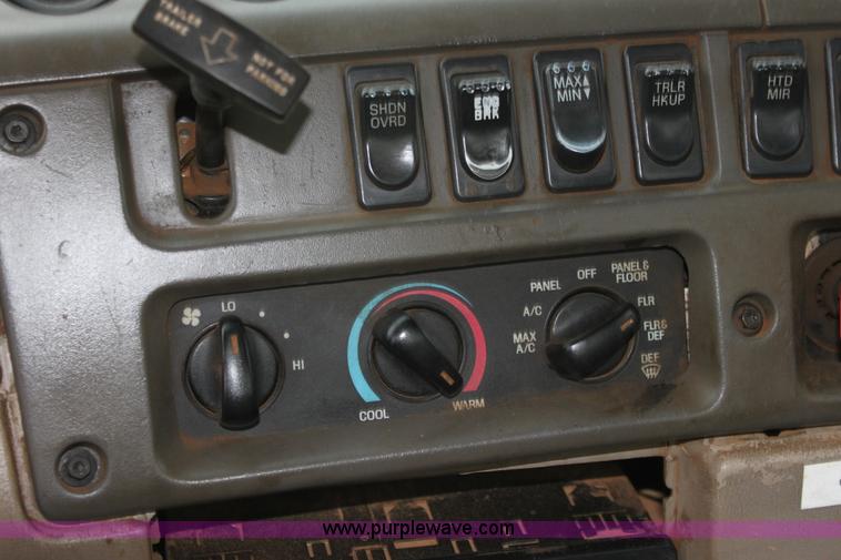 image for item F8641 2000 Sterling A9500 vacuum truck