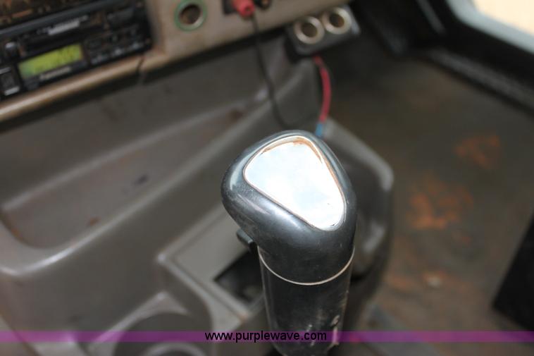 image for item F8641 2000 Sterling A9500 vacuum truck