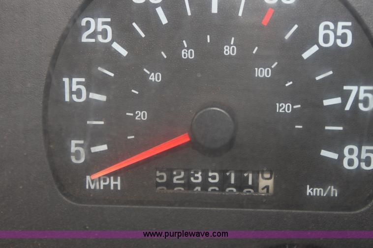 image for item F8641 2000 Sterling A9500 vacuum truck