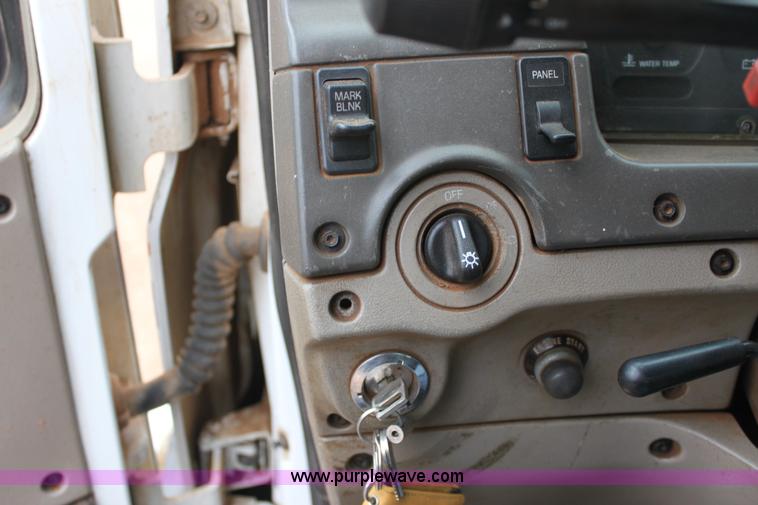 image for item F8641 2000 Sterling A9500 vacuum truck