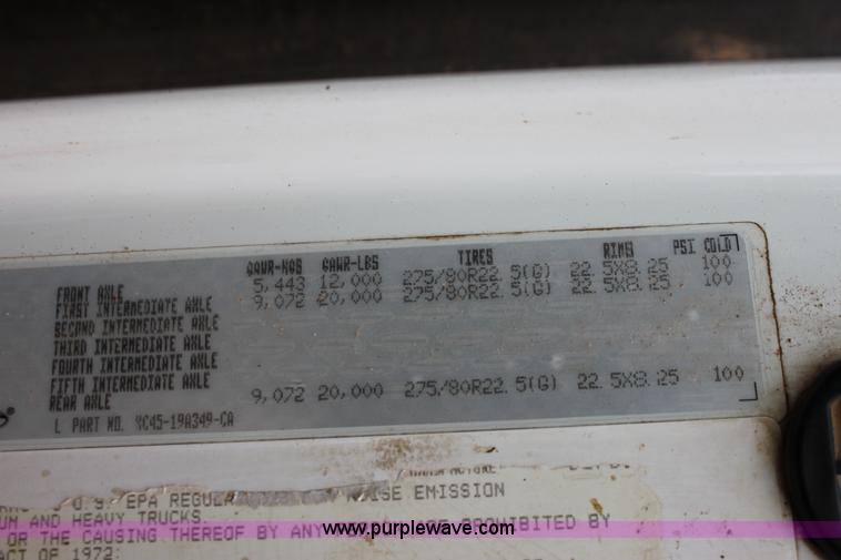 image for item F8641 2000 Sterling A9500 vacuum truck