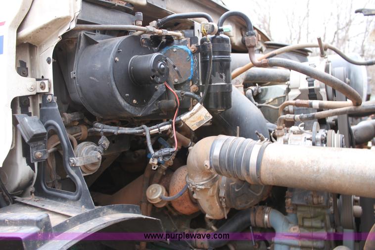 image for item F8641 2000 Sterling A9500 vacuum truck