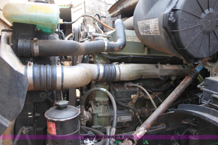 image for item F8641 2000 Sterling A9500 vacuum truck