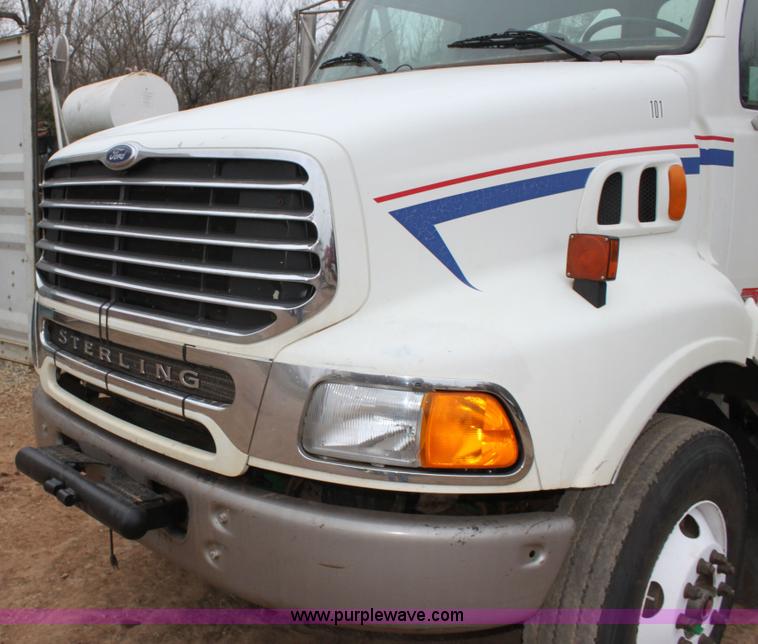 image for item F8641 2000 Sterling A9500 vacuum truck