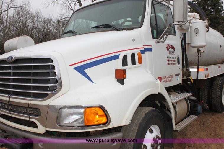 image for item F8641 2000 Sterling A9500 vacuum truck
