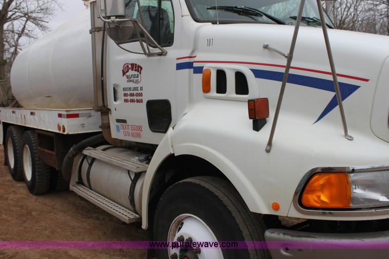 image for item F8641 2000 Sterling A9500 vacuum truck