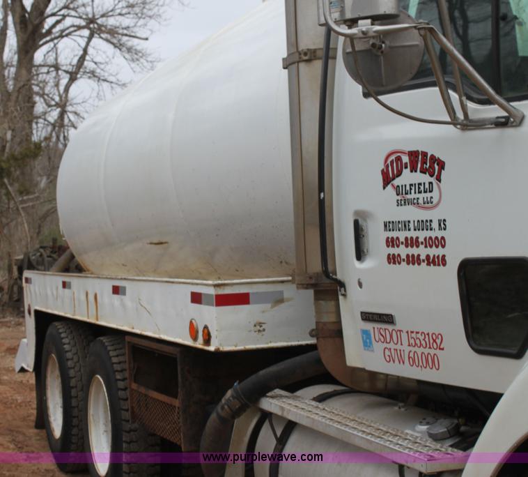 image for item F8641 2000 Sterling A9500 vacuum truck