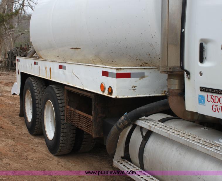 image for item F8641 2000 Sterling A9500 vacuum truck