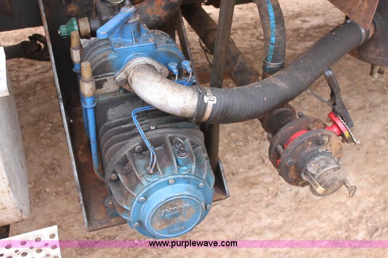 image for item F8641 2000 Sterling A9500 vacuum truck