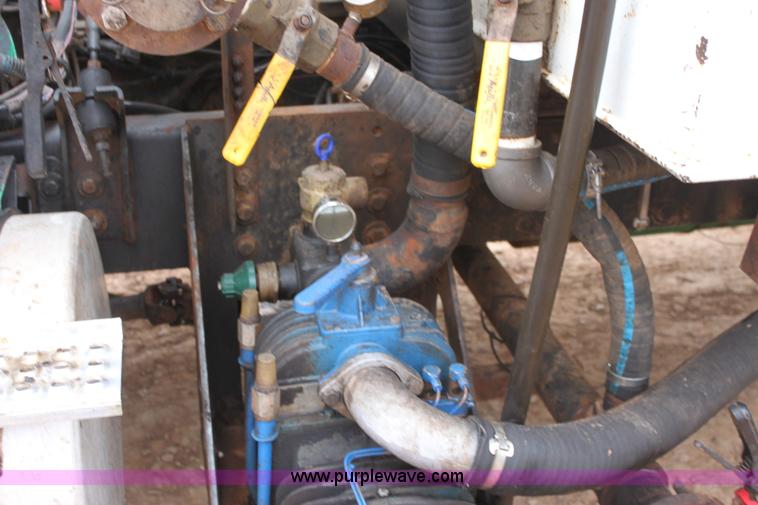 image for item F8641 2000 Sterling A9500 vacuum truck