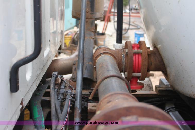 image for item F8641 2000 Sterling A9500 vacuum truck